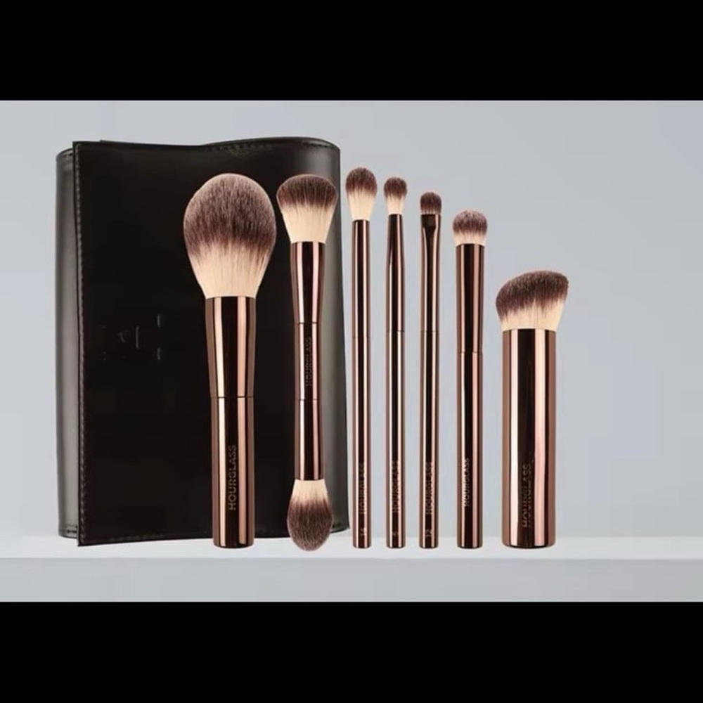 Hourglass Set of 7 Travel Brush Set with Leather Case - Picture 5 of 12